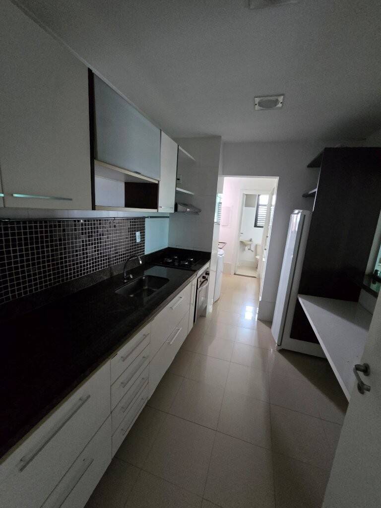 Apartamento à venda com 3 quartos, 109m² - Foto 2