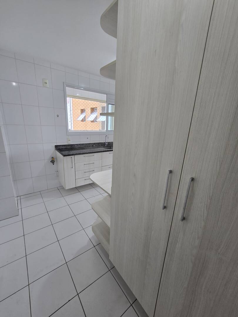 Apartamento para alugar com 3 quartos, 105m² - Foto 12