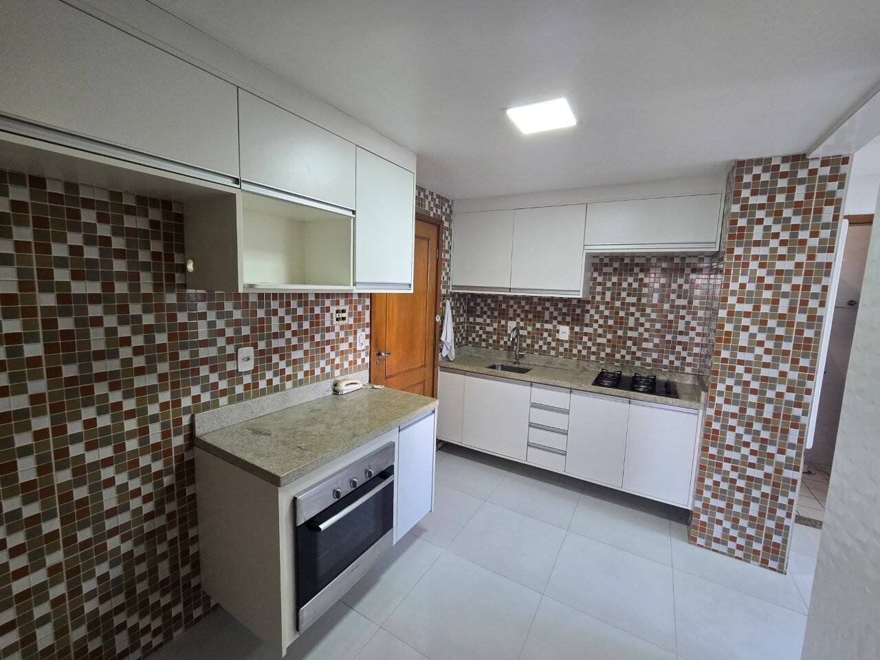 Apartamento para alugar com 3 quartos, 101m² - Foto 6