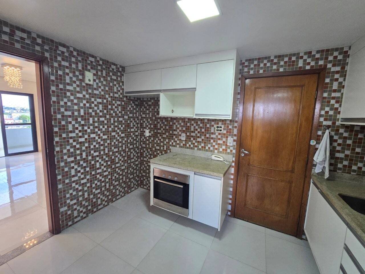 Apartamento para alugar com 3 quartos, 101m² - Foto 8
