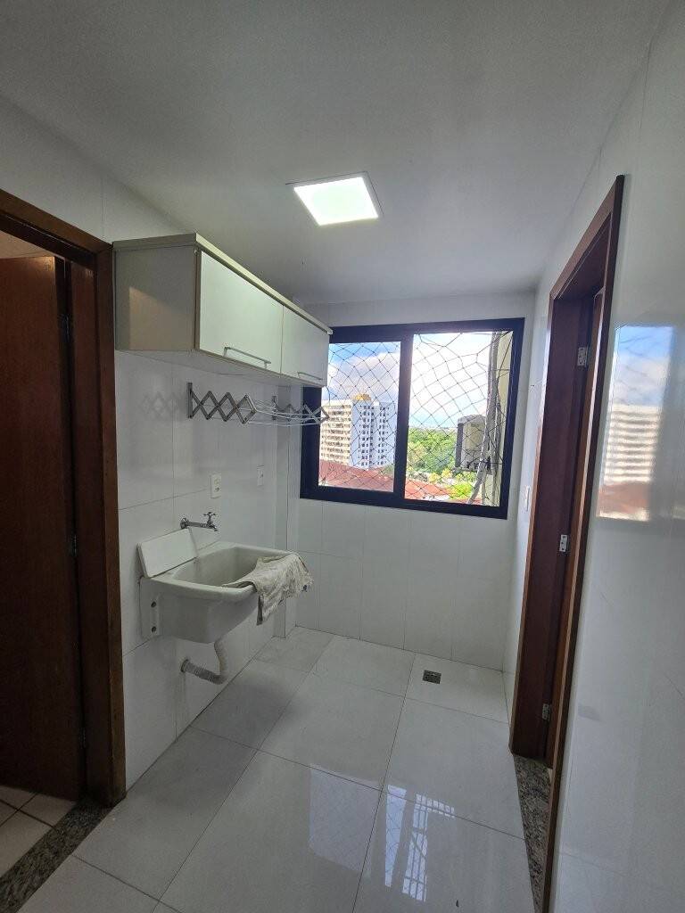 Apartamento para alugar com 3 quartos, 101m² - Foto 12