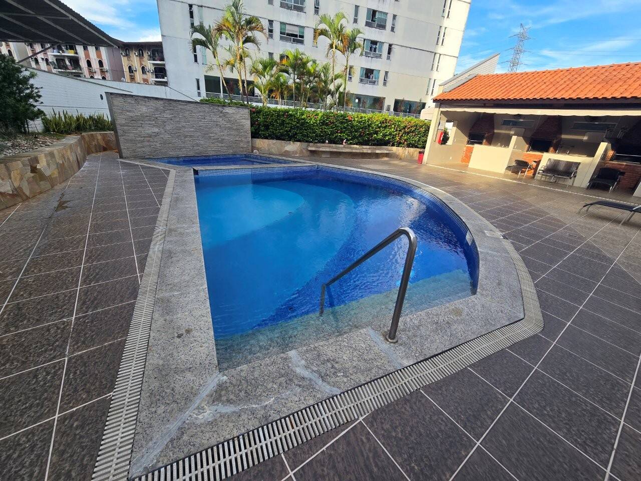 Apartamento para alugar com 3 quartos, 101m² - Foto 1